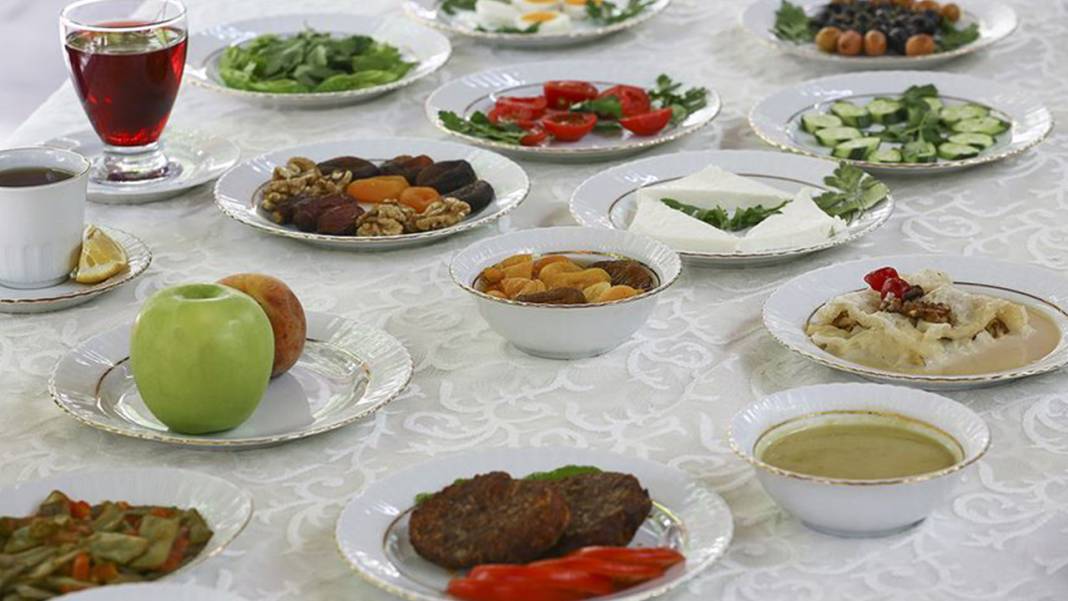 Bir ay boyunca tutulan orucun vücuda faydaları neler? Organlar yenileniyor, beyin, bağırsak, cilt şifa depoluyor 11